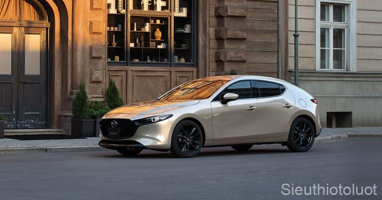 Mazda 3 với phong cách sang trọng, thiết kế ổn định an toàn.
