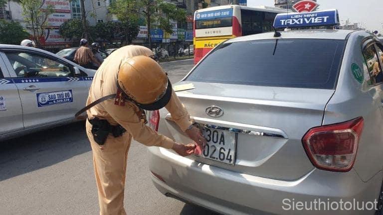 Sử dụng biển trắng chạy dịch vụ bị phạt từ 4-6 triệu đồng.