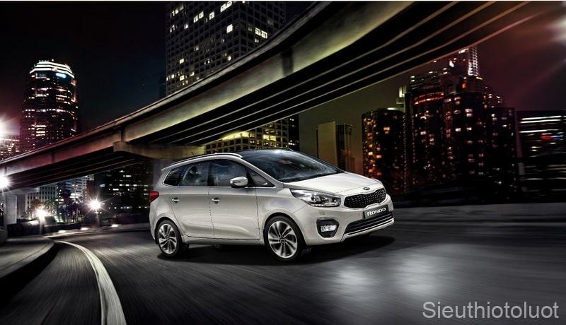 Kia Rondo 7 chỗ ngồi linh hoạt với nhiều công nghệ hiện đại.