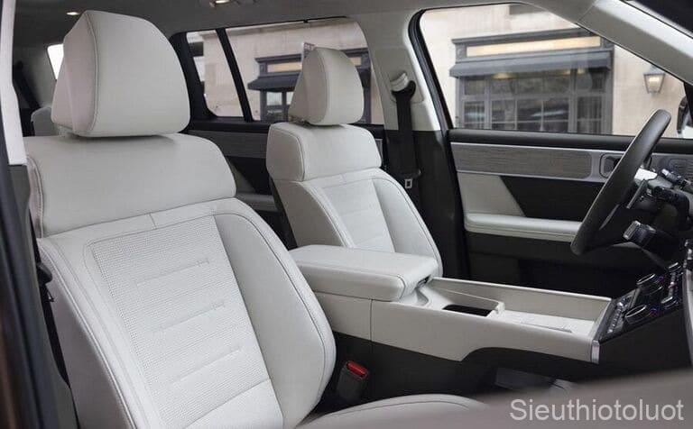 Hyundai Santafe 2025 được đánh giá là có mức giá khởi điểm cao so với các mẫu cùng phân khúc.