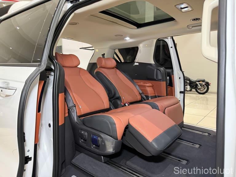 Kia Carnival 2025.