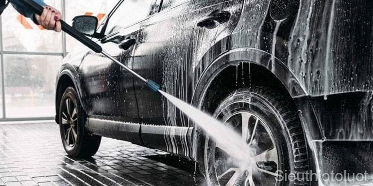 Chuẩn bị đầy đủ công cụ vệ sinh xe để đảm bảo chất lượng tốt nhất.