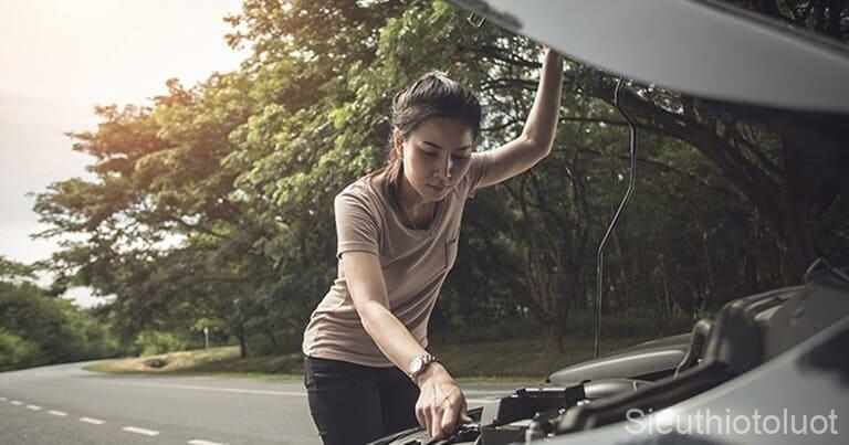 Cách đi xe ô tô số sàn không bị giật, không chết máy.