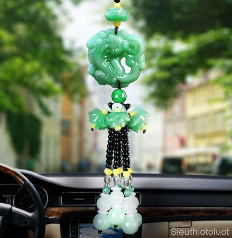 Đồ phong thủy nên để trên xe ô tô.