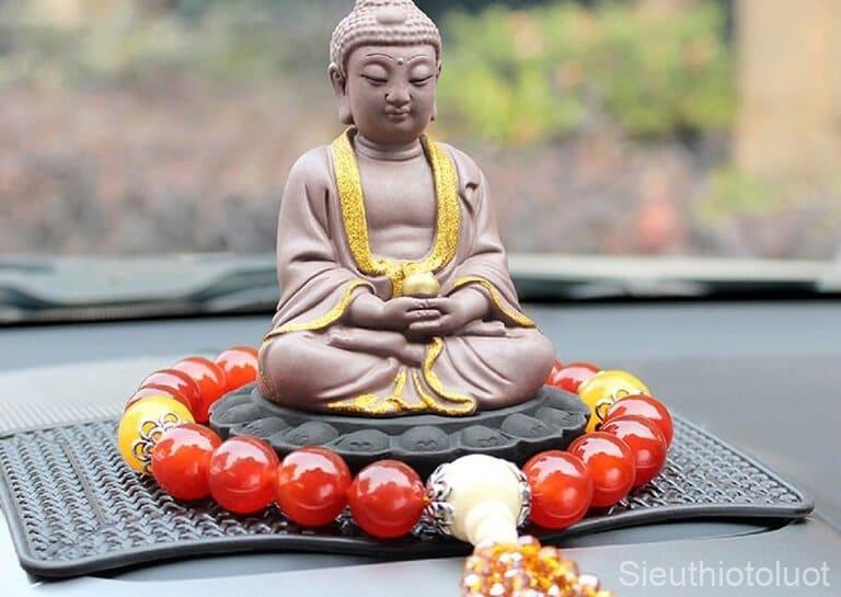 Đồ phong thủy nên để trên xe ô tô.
