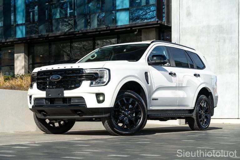 Khoảng sáng gầm xe rộng giúp cho Ford Everest 2025 di chuyển an toàn ổn định cho khách hàng.