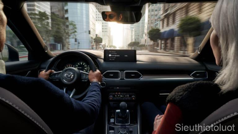 Nội thất xe Mazda CX-5 2025 được trang bị thêm nhiều tính năng an toàn.
