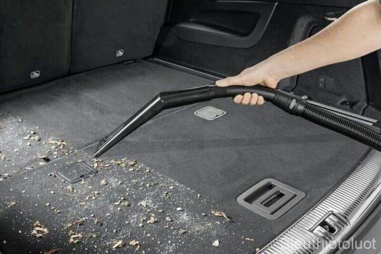 Vệ sinh khoang chứa đồ thường xuyên tránh gây mùi hôi bụi bẩn.