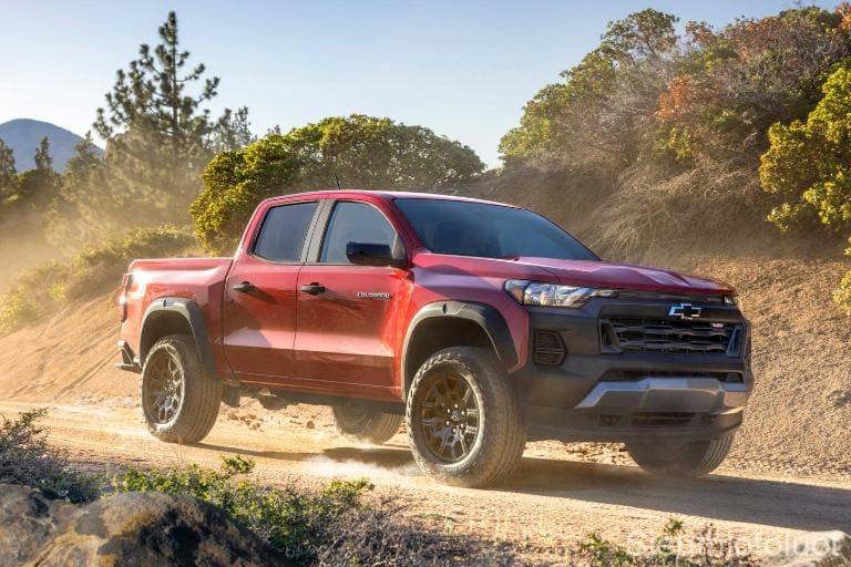 Chevrolet Colorado có mức giá hợp lý, vận hành tốt ở các chặng đường khó.