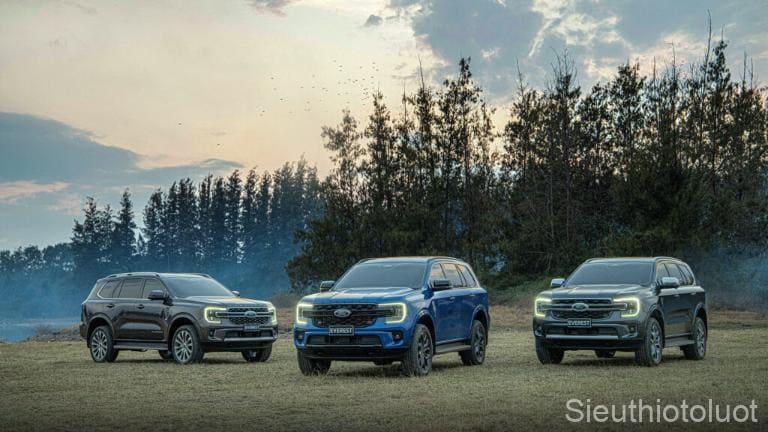 So sánh xe Toyota Innova và Ford Everest.