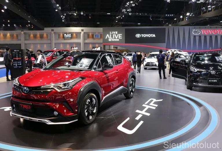 Toyota thực hiện chiến dịch quảng cáo đa kênh, tiếp cận được nhiều đối tượng khách hàng. 