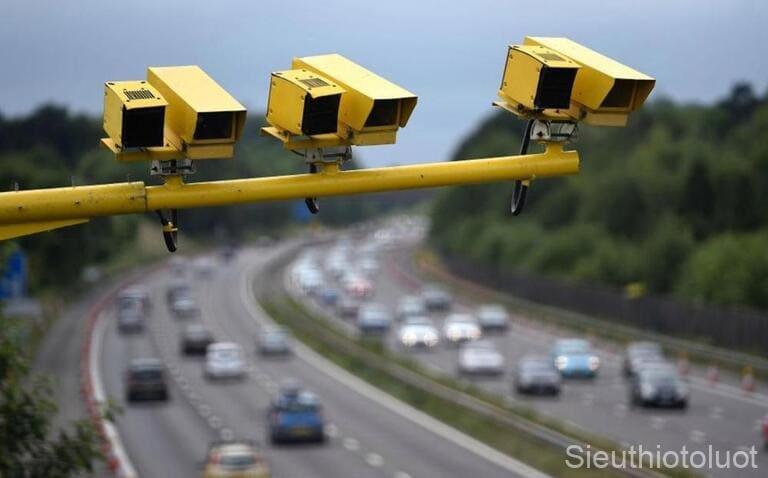 Trên các tuyến đường lớn tại thành phố Hồ Chí Minh đều có gắn camera xử lý phạt nguội.
