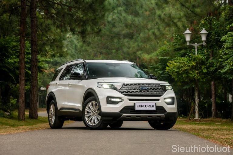 Ford Explorer là dòng SUV cao cấp được săn đón với mức giá tốt nhất thị trường.