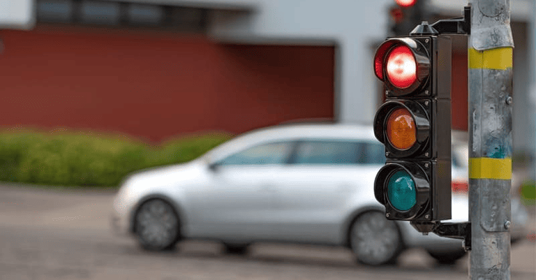 Xe Ô Tô vượt đèn đỏ phạt bao nhiêu?