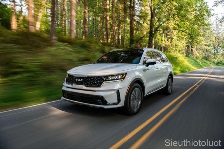 So với các đối thủ khác cùng phân khúc, Kia Sorento có nhiều ưu thế với giá tốt và khả năng vận hành mạnh mẽ.