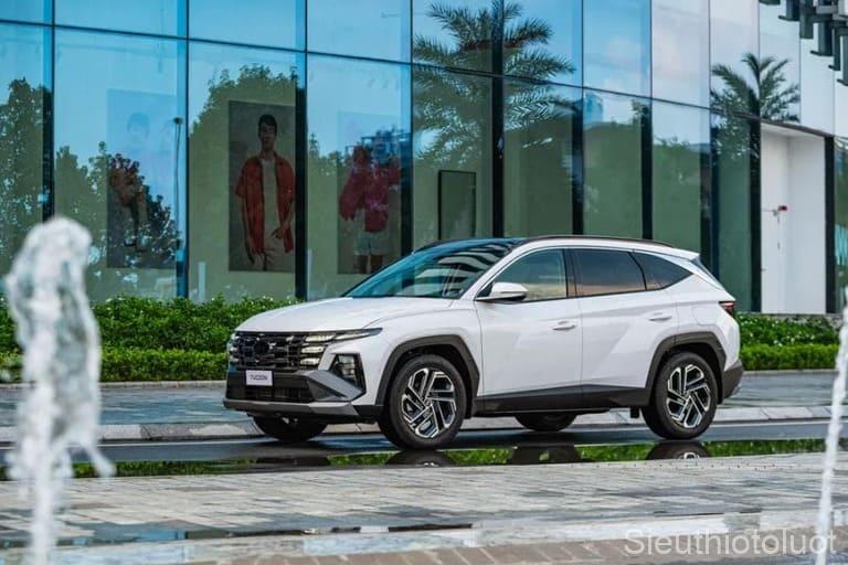 Hyundai Tucson dòng xe quốc dân, thiết kế hiện đại chắc chắn đầy thu hút.