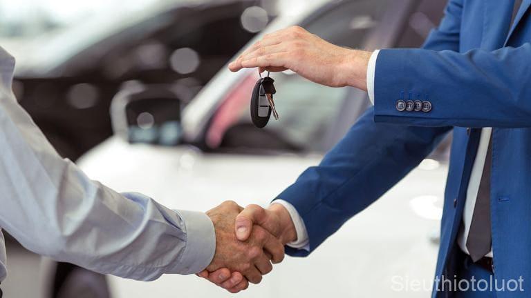Các trường hợp bắt buộc tham gia làm thủ tục sang tên xe ô tô.
